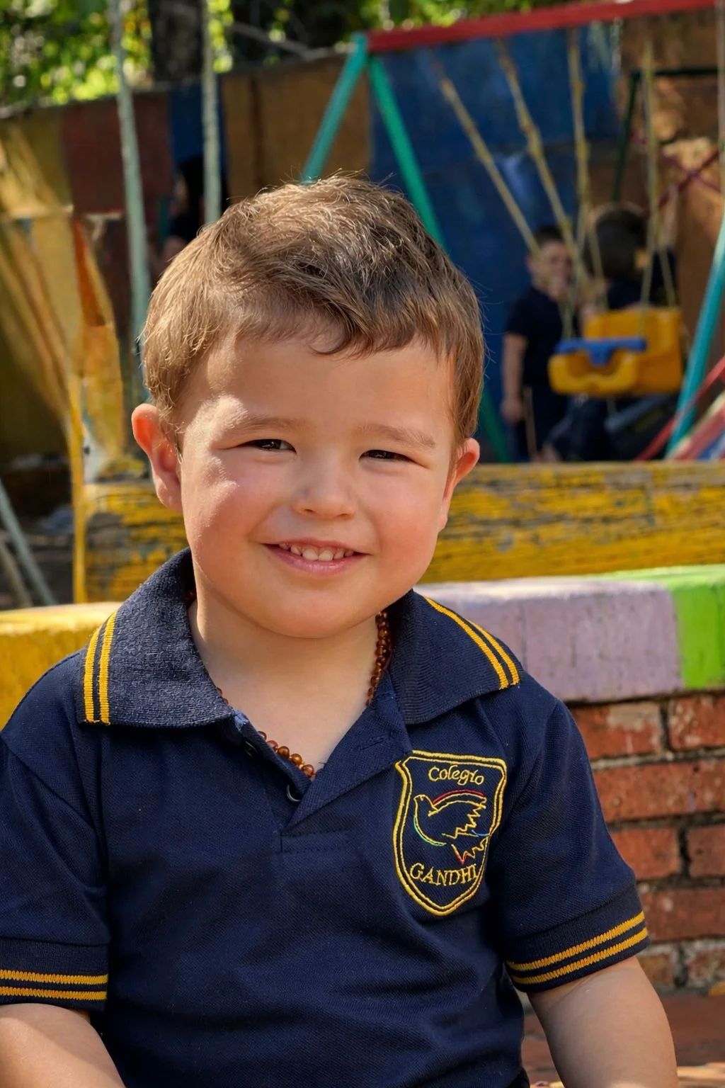 Niños aprendiendo en Colegio Gandhi