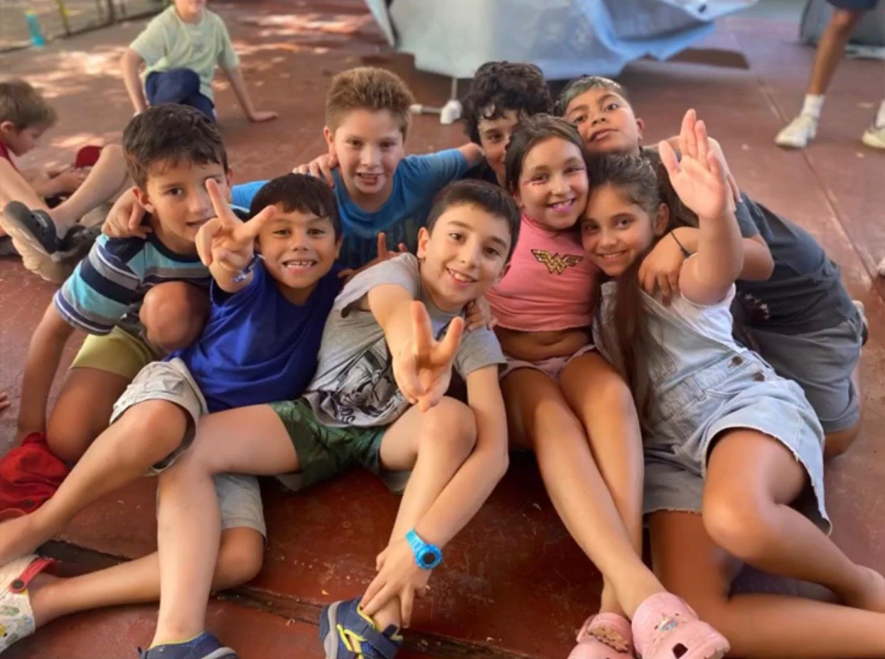 Niños aprendiendo en Colegio Gandhi